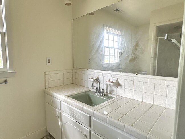 Building Photo - 435 Southwick Dr