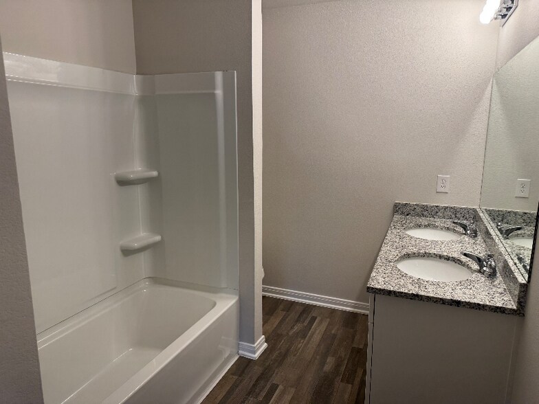 Building Photo - 15520 Taylorcrest Dr