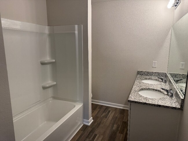 Building Photo - 15520 Taylorcrest Dr