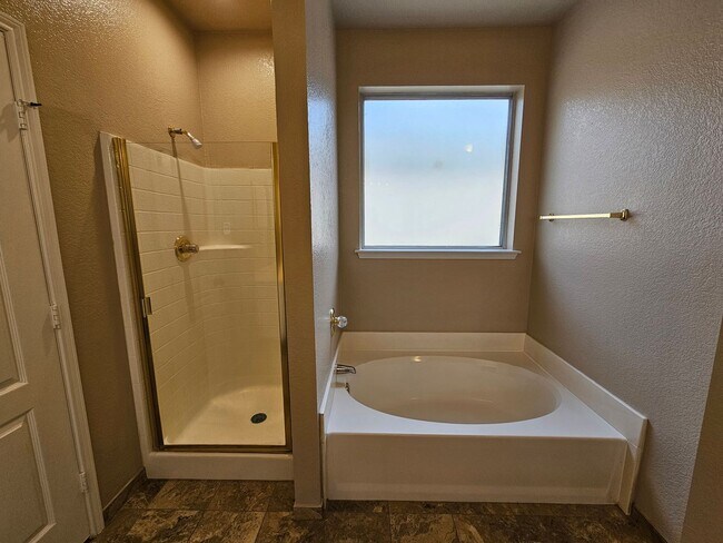 Building Photo - Spacious & Inviting 6-Bedroom Cedar Hill Home – Perfect for Your Next Move