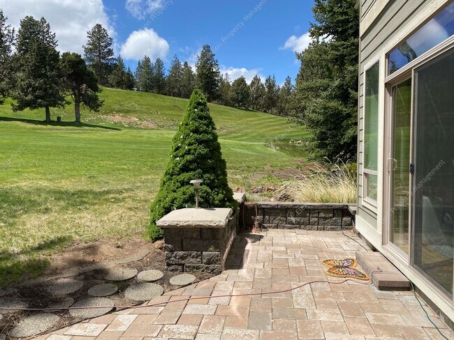 Building Photo - Stunning High-End Home on the 17th Hole at...