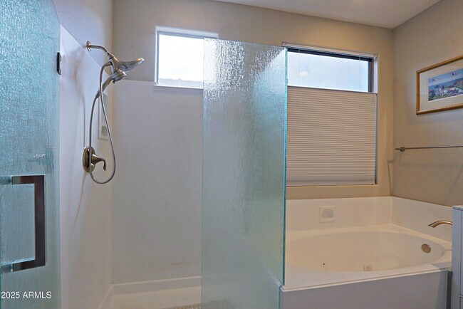 Building Photo - 6939 E Bramble Berry Ln