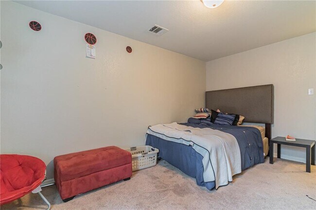 Building Photo - 2313 Village View Loop