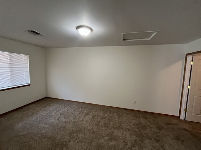 Building Photo - 2949 W Elm St