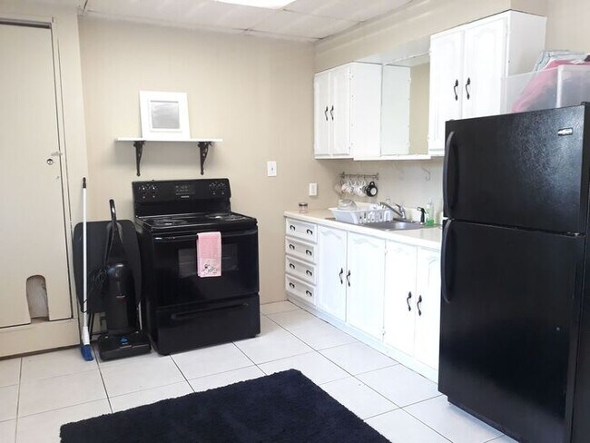 Building Photo - Studio Garage Apartment in Winter Park