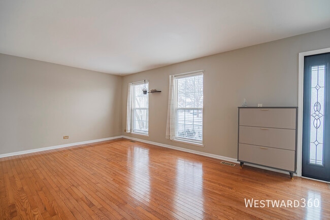 Building Photo - 164 Forestview Ct