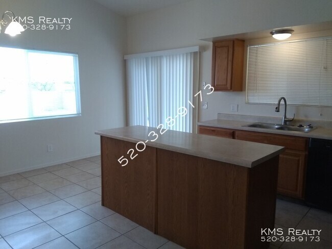 Building Photo - 4 Bedroom 2 Bath -824 W Oahu Circle - OWNE...