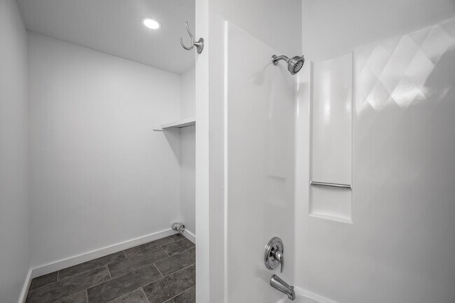 Building Photo - 3348 S Fairway Ave