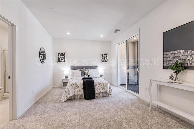 Building Photo - 379 Lundy Pl