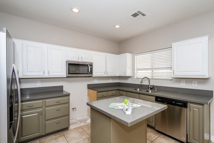 Building Photo - 5876 Secret Island Dr