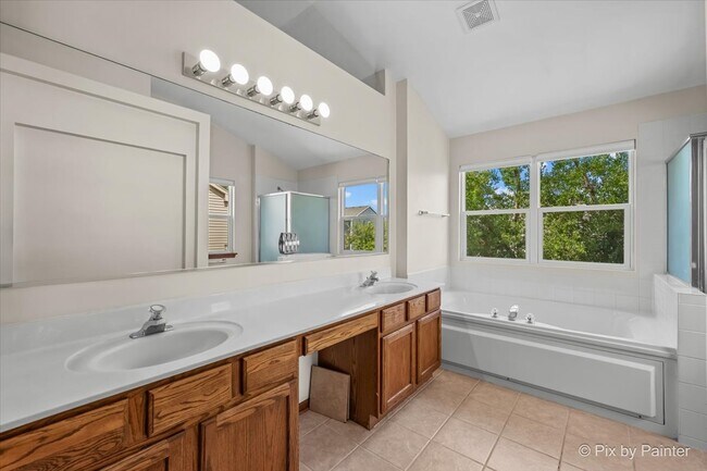 Building Photo - 2240 Barrett Dr