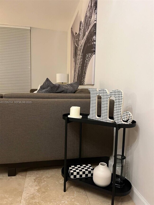 Building Photo - 1200 Brickell Bay Dr