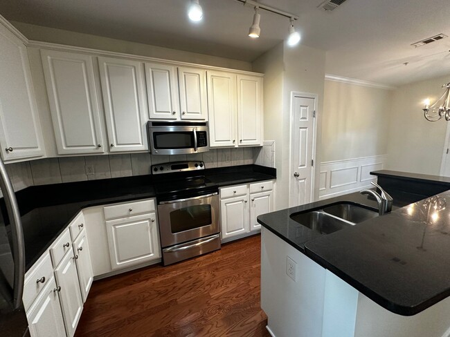 Building Photo - Market Common Townhome
