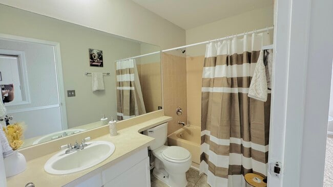 Building Photo - 2363 Cove Dr