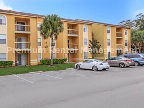 Building Photo - 3 Bedroom 3 Baths Condominium