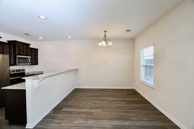 Building Photo - 2943 Old Field Rd