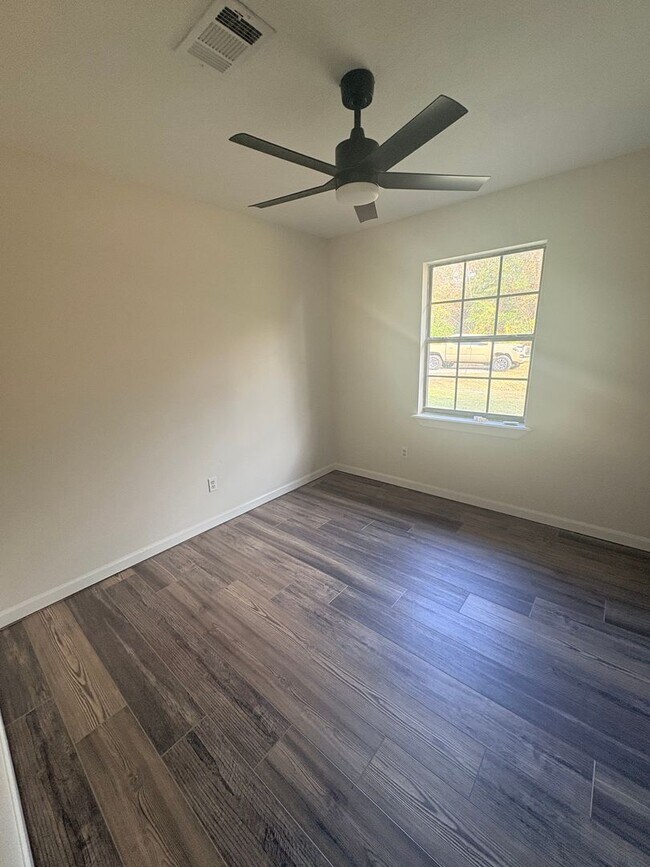 Building Photo - Waveland Single Family Home