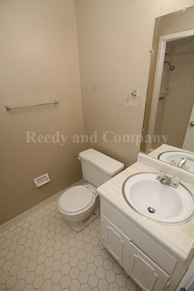 Building Photo - 5901 Tishomingo Dr