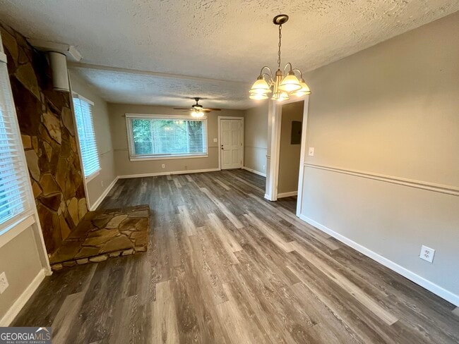 Building Photo - 5143 Pinecrest Dr SW