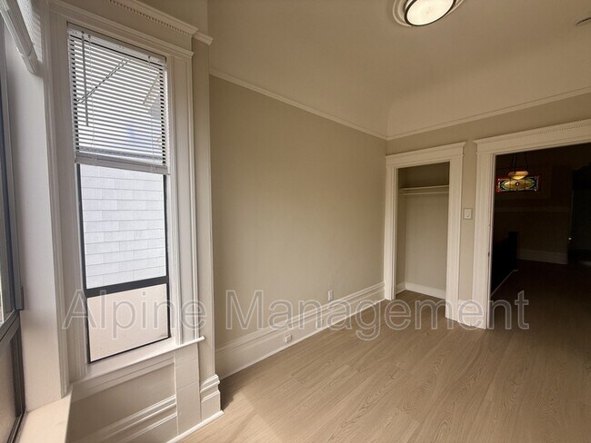 Building Photo - 272 4th Ave
