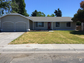 Building Photo - 3bed 2 bath House For Rent!