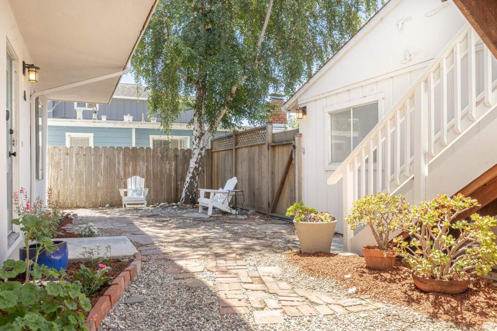 Building Photo - 616 Oak Dr