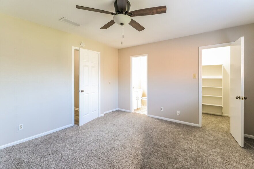 Building Photo - 4714 Glendower Dr