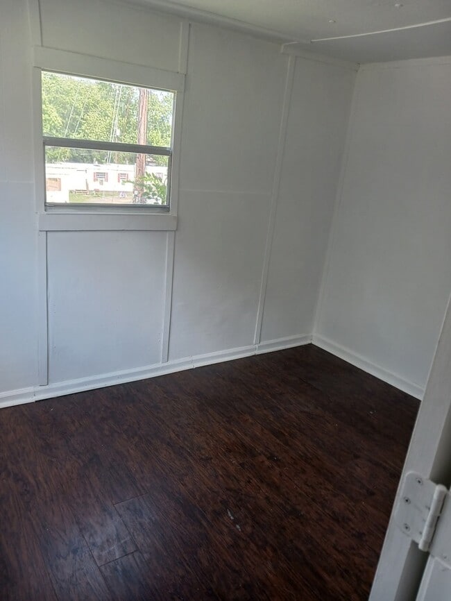 Sunshine Park Two Bedroom Mobile Home for 1727 Billings Dr