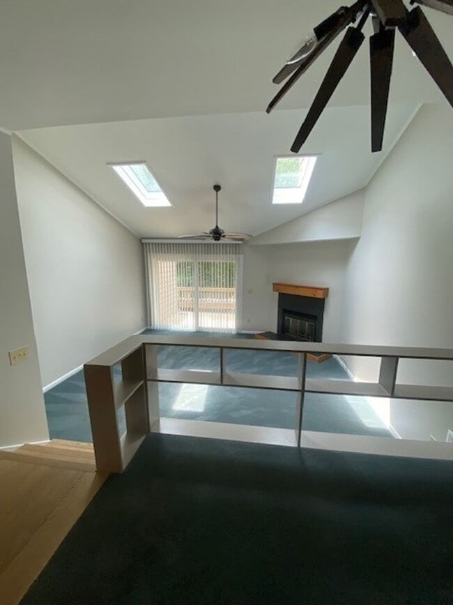 Building Photo - Welcome to this stunning 2-bedroom, 2-bath...