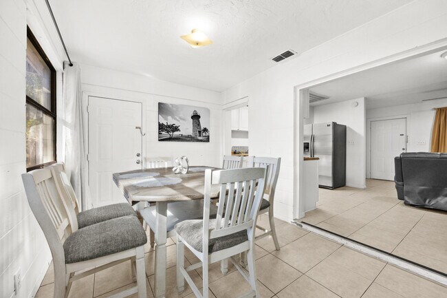 Building Photo - 735 SE 4th Ave