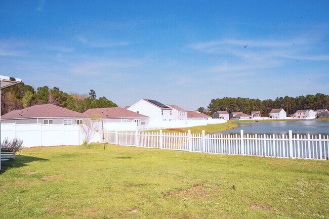 Building Photo - 105 Butternut Blvd