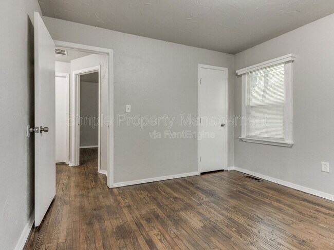 Building Photo - 1800 Hampton Rd