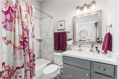 Building Photo - 304 Redmond Dr