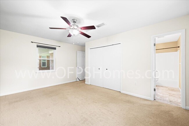 Building Photo - 1112 Coral Dr