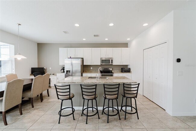 Building Photo - 851 Las Fuentes Dr