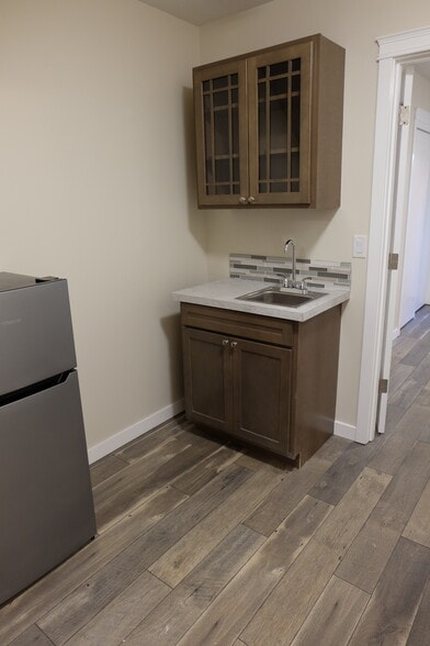 Building Photo - 5883 NE Failing St