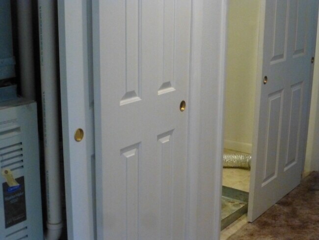 utility (washer/dryer hookups) - 1536 16th St