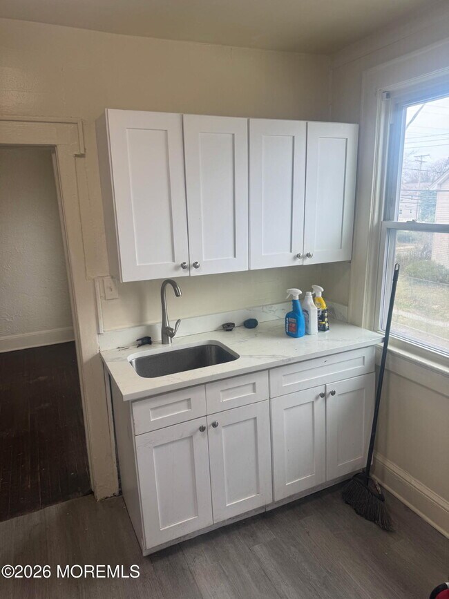 Building Photo - 101 Anelve Ave