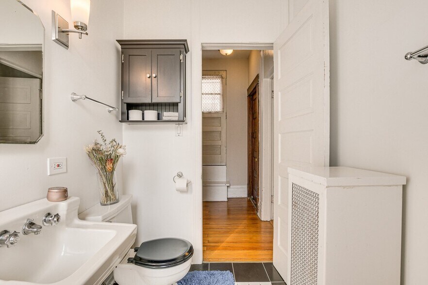 Building Photo - 5429 S Blackstone Ave