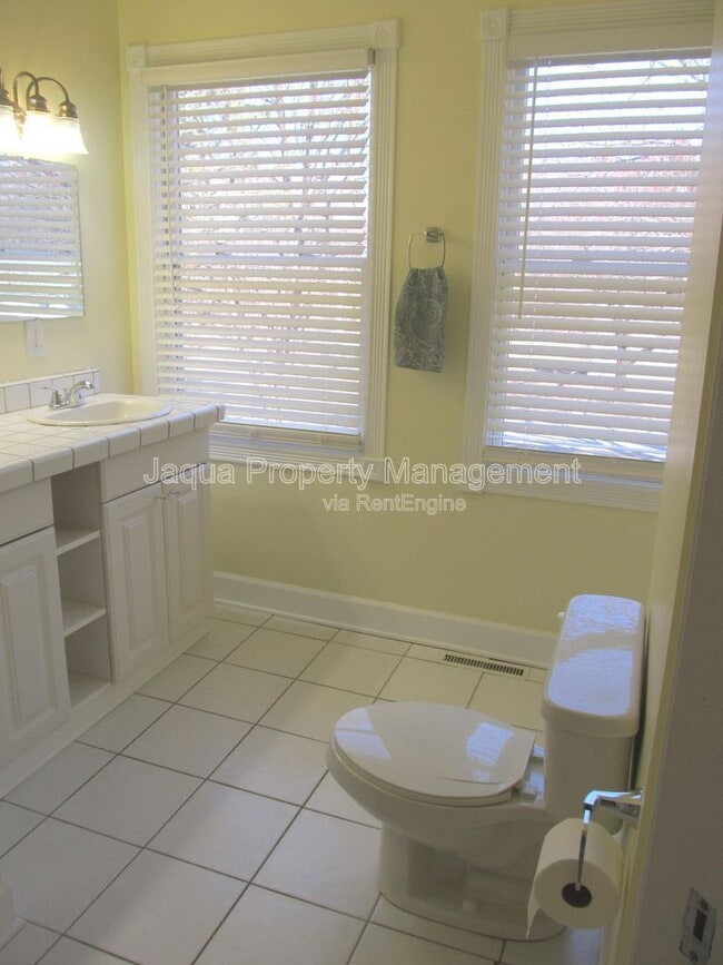 Building Photo - 6234 E V Ave