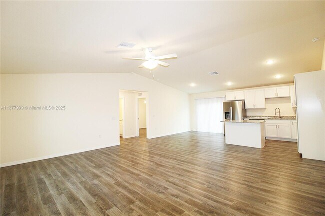 Building Photo - 555 Oakshire Ln