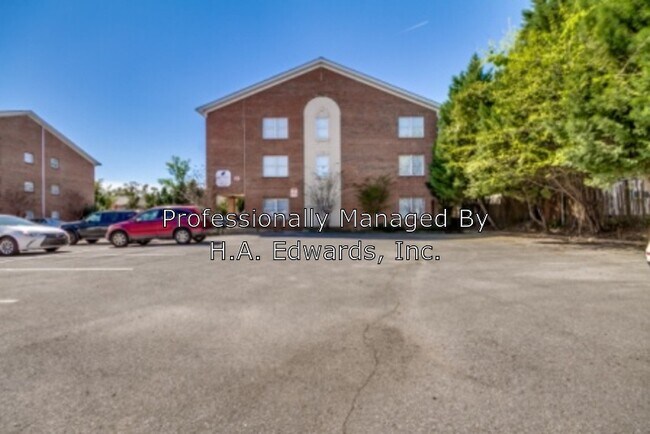 Building Photo - 1515 Paul W Bryant Dr