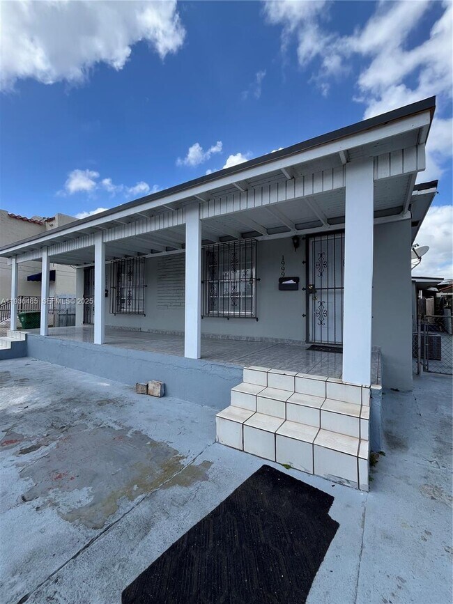 Building Photo - 1999 NW 2nd St