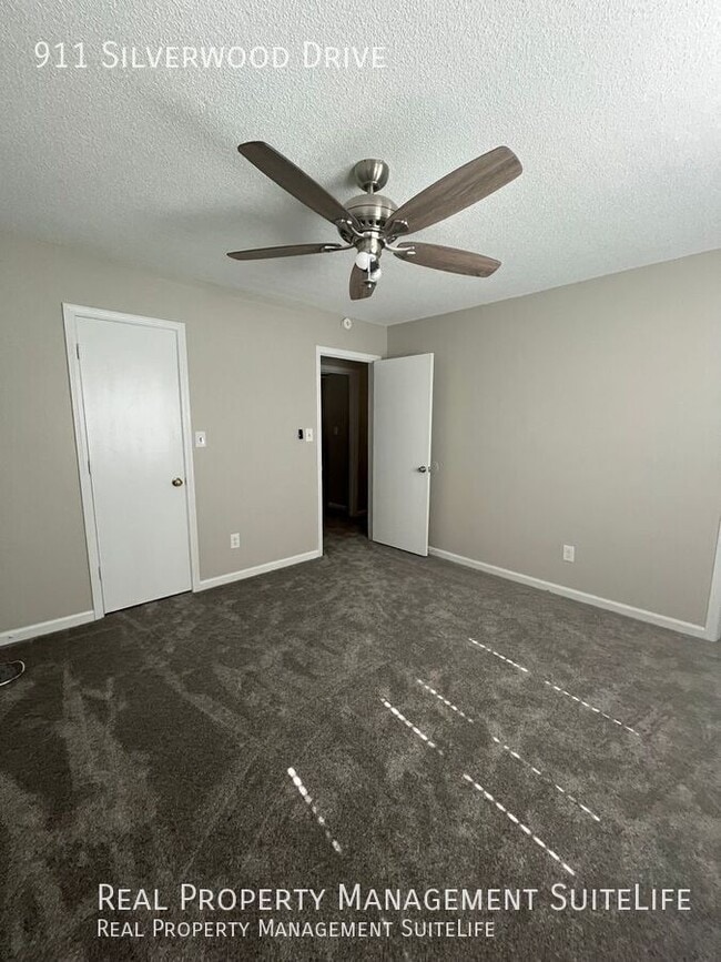 Building Photo - 911 Silverwood Dr