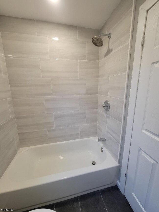 Building Photo - 16 Beech Ct