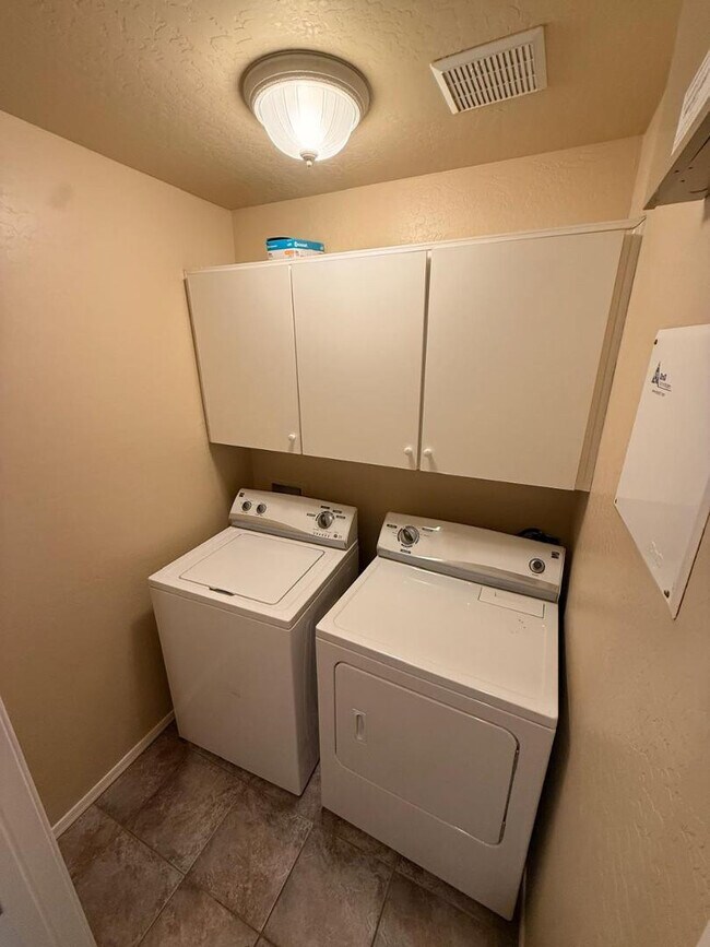 Building Photo - 8462 E Pampa Ave