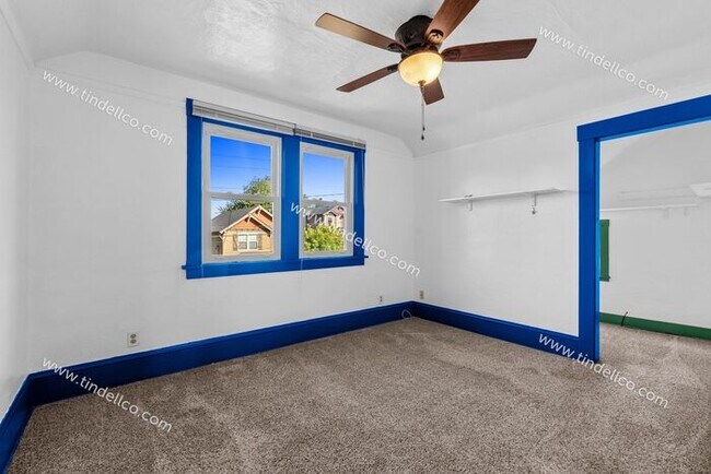Building Photo - Charming 2-Bedroom + Bonus in University P...
