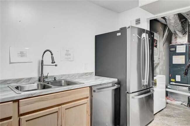 Building Photo - 3355 E Gate Dr