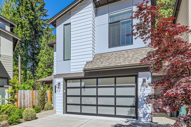 Building Photo - Newly Remodeled 3Bed/3Bath Home in the Hea...