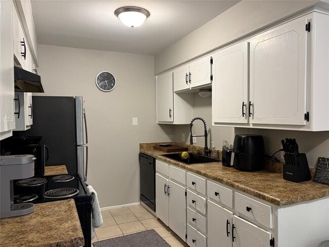 Building Photo - 1400 Vista Ridge Cove